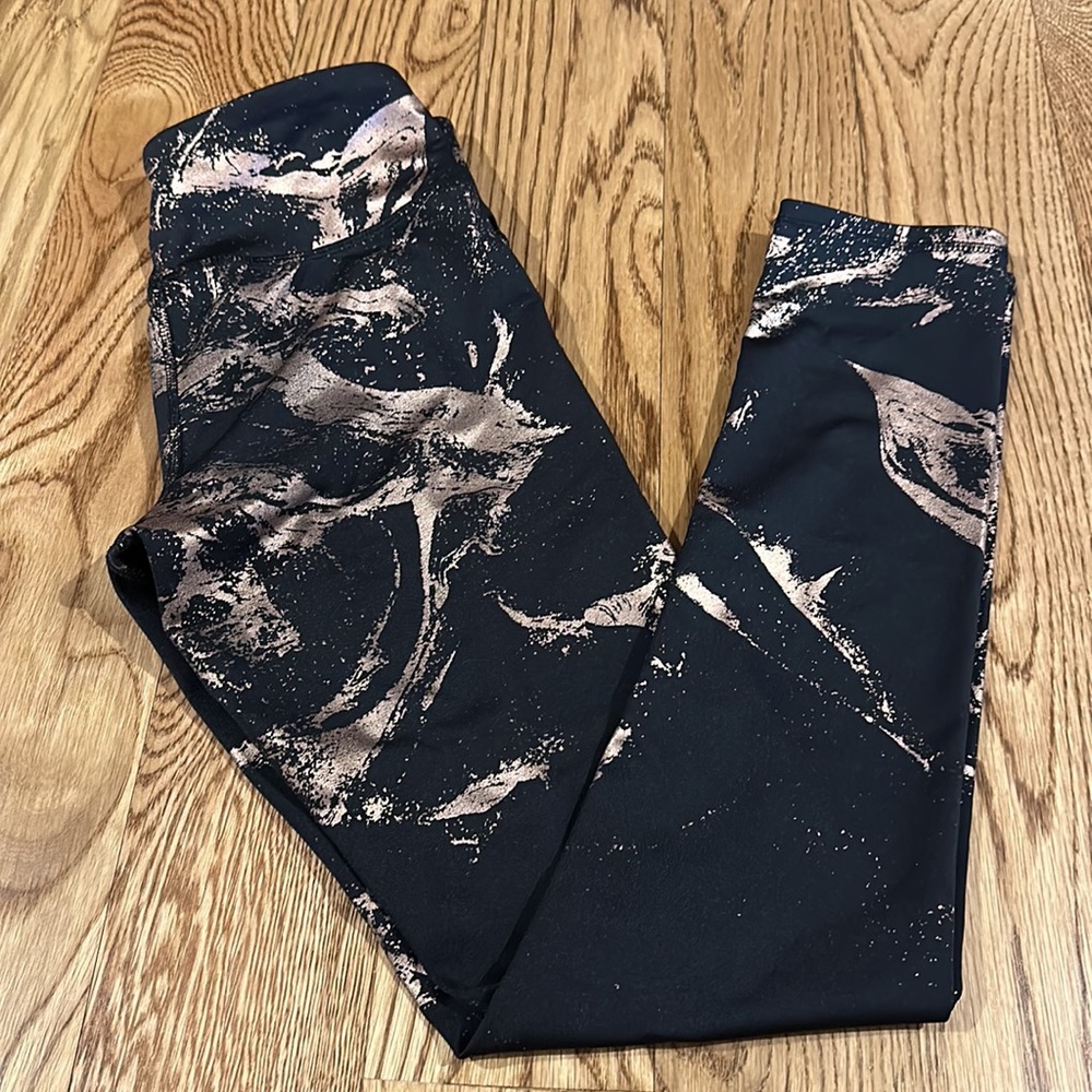 NWOT Old Navy Black & Gold Leggings